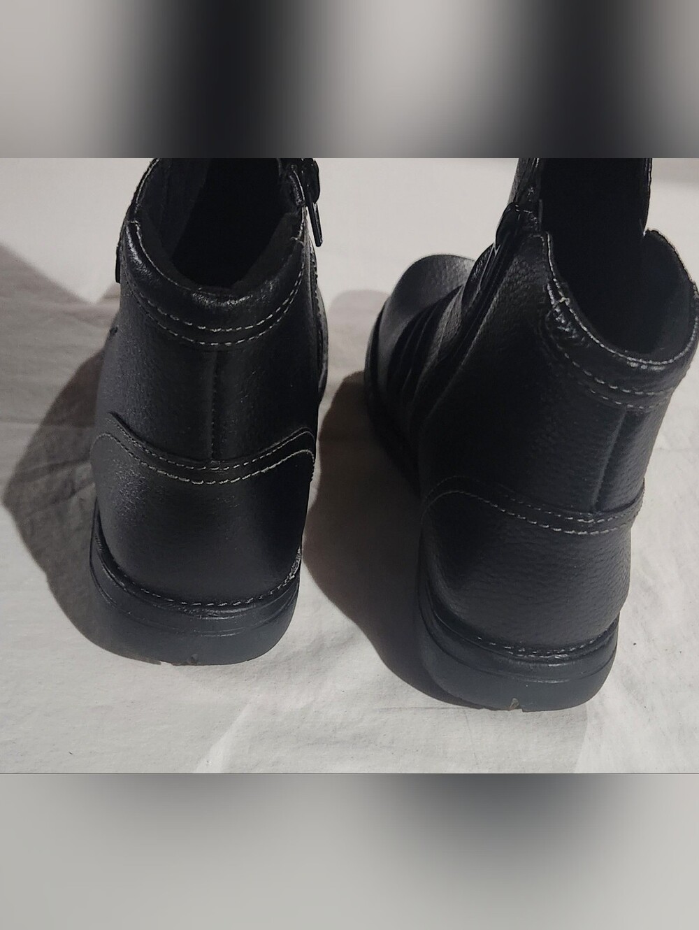 Clarks Unloop Top Black Leather Ankle Boots Size 9.5 - Picture 7 of 8